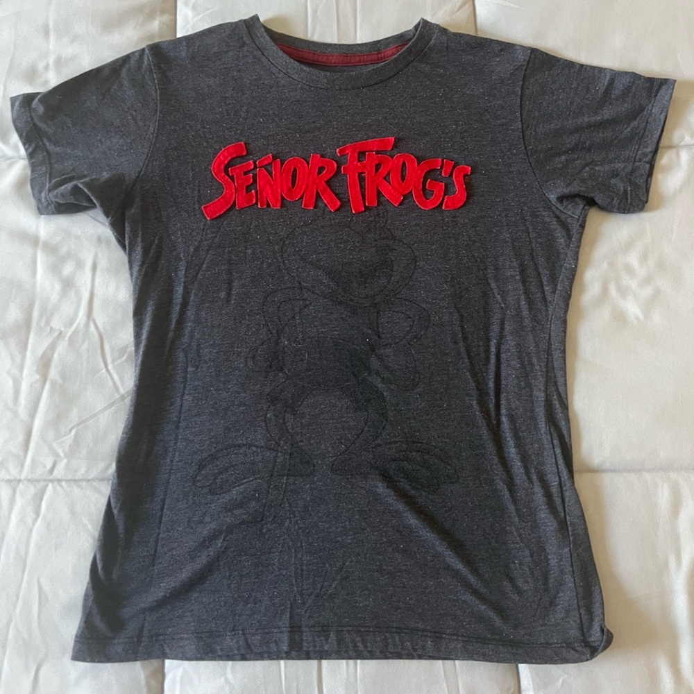 Señor frogs shirt with red letters